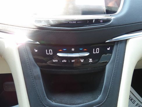 Used 2017 Cadillac XT5 Luxury AWD/4WD image 21