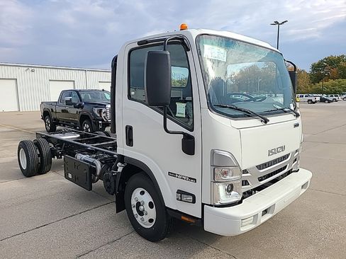 New 2024 Isuzu NPR RWD image 4