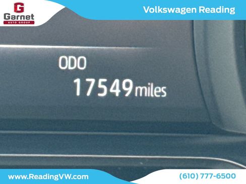 Used 2023 Toyota Venza LE AWD/4WD image 16