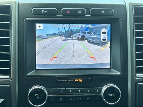 Used 2019 Ford Expedition XLT w/ Equipment Group 202A RWD image 10