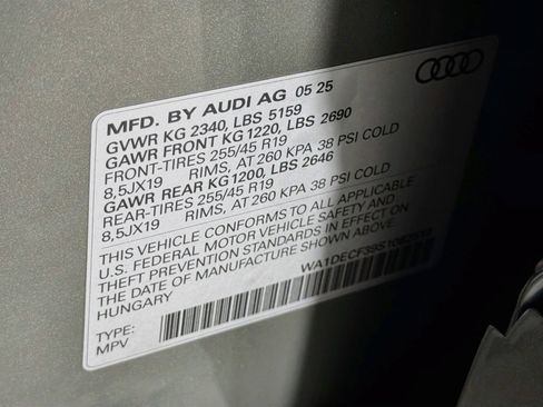 Certified 2025 Audi Q3 2.0T Premium w/ Convenience Package AWD/4WD image 32