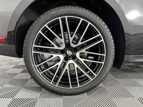 New 2026 Porsche Macan AWD/4WD image 17