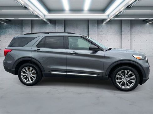 Used 2023 Ford Explorer XLT w/ Equipment Group 202A AWD/4WD image 3