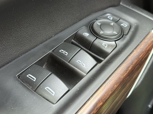 Used 2021 Chevrolet Silverado 1500 High Country w/ Technology Package image 15