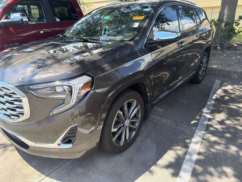 Used 2019 GMC Terrain Denali w/ Advanced Safety Package FWD image 4