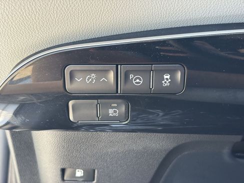 Used 2021 Toyota Prius XLE w/ Carpet Mat Package (TMS) AWD/4WD image 33