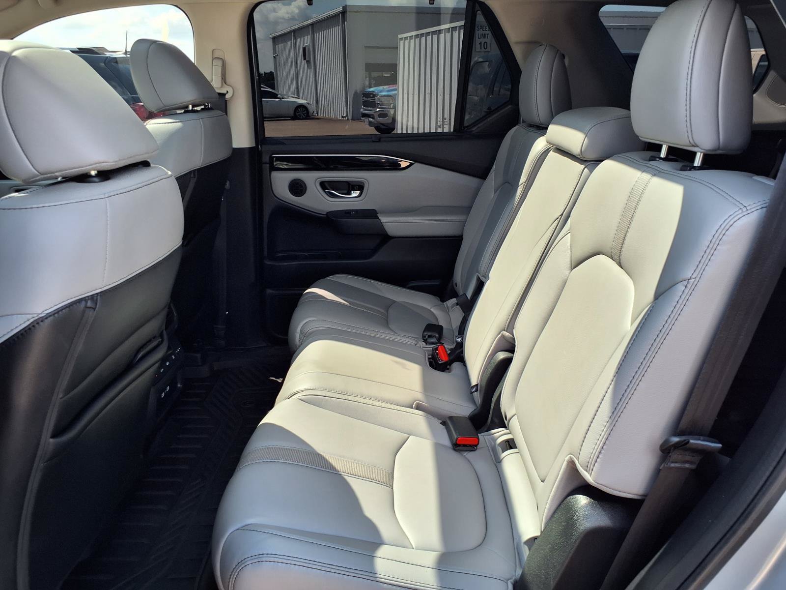 Used 2023 Honda Pilot Touring image 13