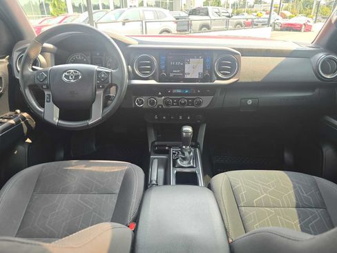 Certified 2017 Toyota Tacoma TRD Off-Road w/ Premium & Technology Package AWD/4WD image 18