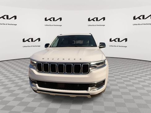 Used 2024 Jeep Wagoneer Series III AWD/4WD image 9