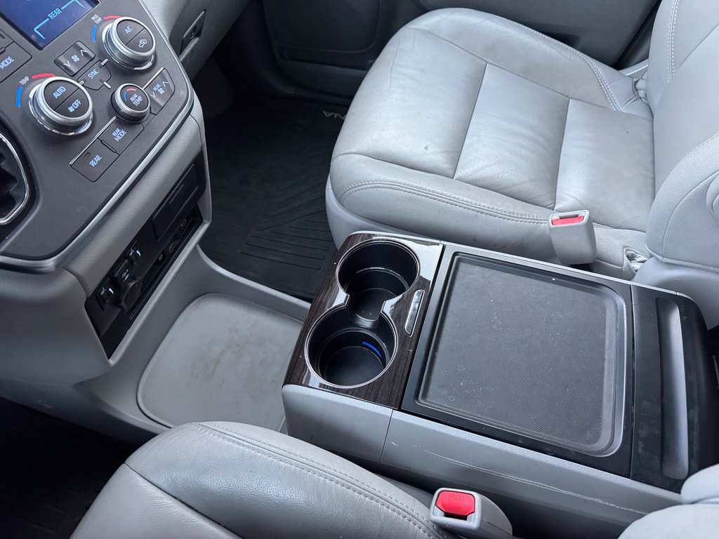 Certified 2018 Toyota Sienna XLE Premium w/ Carpet Mat Package FWD image 10