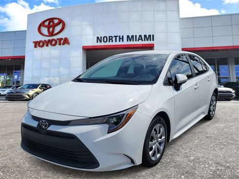 Used 2023 Toyota Corolla LE image 2