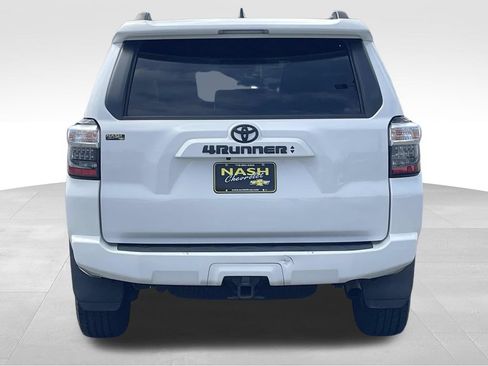 Used 2022 Toyota 4Runner SR5 Premium RWD image 4