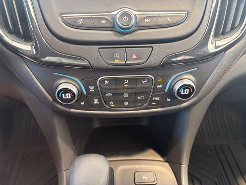 Used 2023 Chevrolet Equinox RS FWD image 19