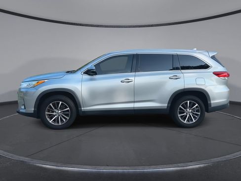 Used 2019 Toyota Highlander XLE FWD image 5