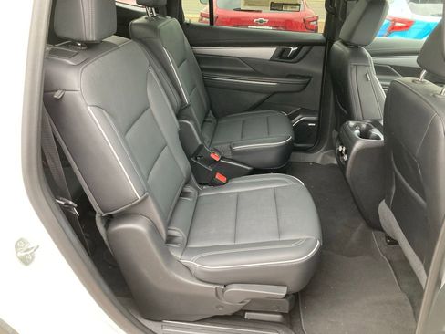 Used 2025 Buick Enclave Preferred image 38