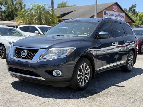 Used 2015 Nissan Pathfinder SL w/ SL Tech Package FWD image 2