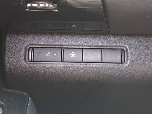 Used 2022 Nissan Pathfinder SV AWD/4WD image 26