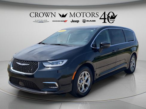 Used 2024 Chrysler Pacifica Limited FWD image 1