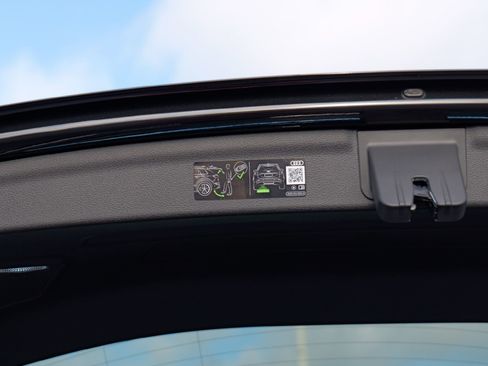 Certified 2025 Audi Q3 2.0T Premium w/ Convenience Package image 33