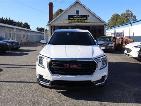 Used 2024 GMC Terrain SLE image 2