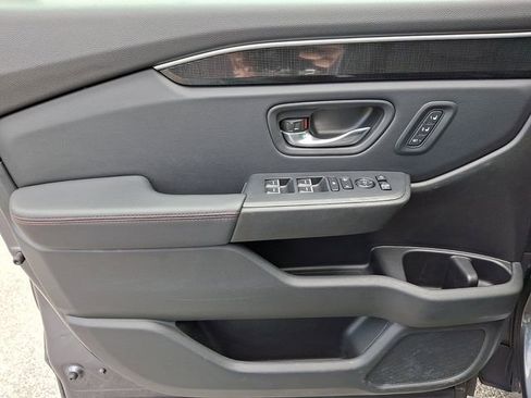 Used 2025 Honda Pilot Black Edition image 12