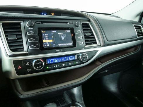 Used 2015 Toyota Highlander Plus FWD image 12