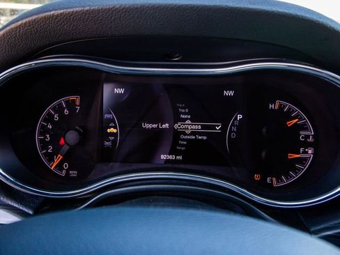 Used 2022 Jeep Grand Cherokee Limited image 25