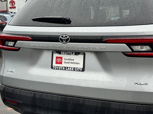 Certified 2025 Toyota Grand Highlander XLE image 15