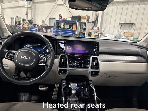 Used 2023 Kia Sorento SX AWD/4WD image 16