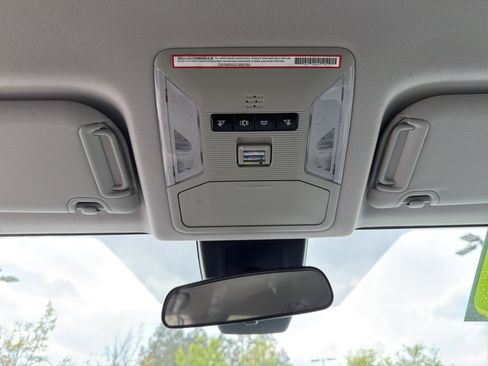 Used 2020 Toyota RAV4 XLE image 3