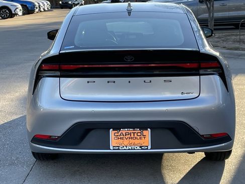 Used 2023 Toyota Prius Limited image 5