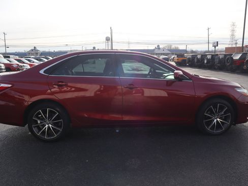 Used 2016 Toyota Camry SE image 6