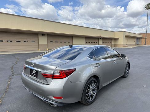 Used 2017 Lexus ES 350 w/ Navigation System Package FWD image 7