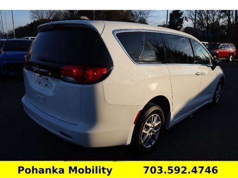 Used 2024 Chrysler Voyager LX FWD image 9