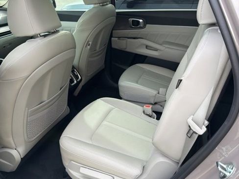 Certified 2025 Kia Sorento SX image 22