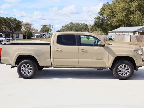 Used 2016 Toyota Tacoma SR5 image 9