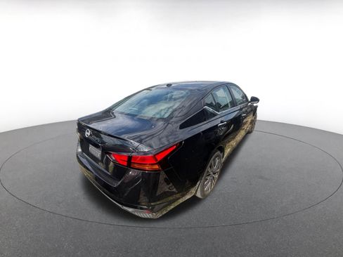 Used 2025 Nissan Altima 2.5 SV FWD image 8