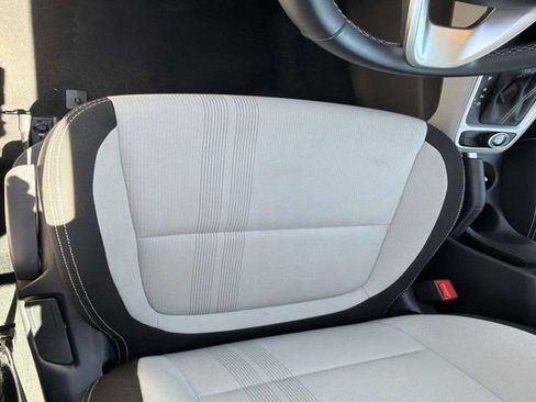Used 2025 Hyundai Venue SEL FWD image 9