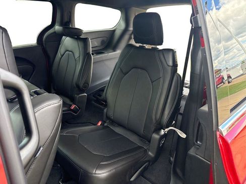 New 2026 Chrysler Pacifica Select FWD image 10