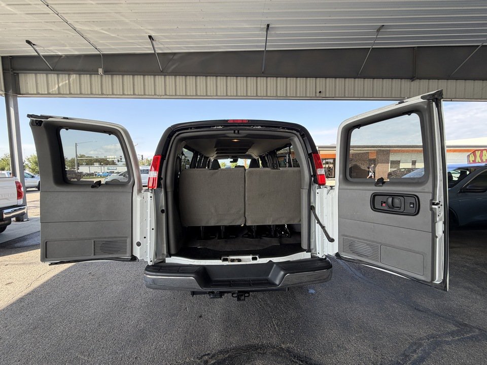 Used 2024 Chevrolet Express 3500 LT w/ LT Preferred Equipment Group RWD image 22