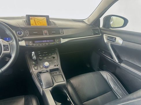 Used 2011 Lexus CT 200h image 24