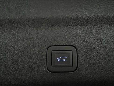 New 2026 GMC Yukon Elevation image 8