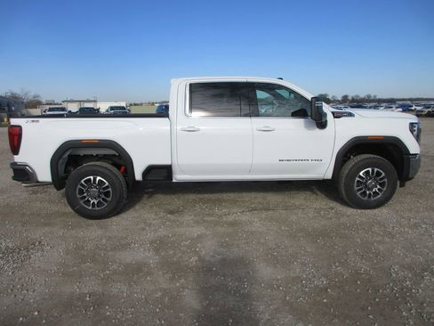 New 2026 GMC Sierra 2500 SLE w/ SLE Value Package; image 3