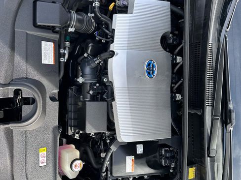 Used 2018 Toyota Prius Two image 38