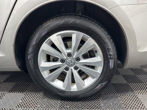 Used 2017 Volkswagen Golf S image 34