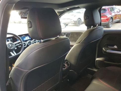 Used 2025 Mercedes-Benz GLA 250 image 11