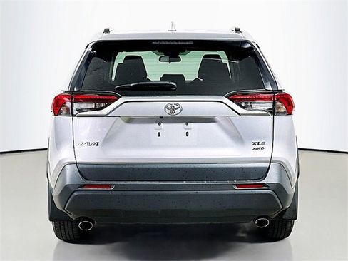 Used 2022 Toyota RAV4 XLE image 6