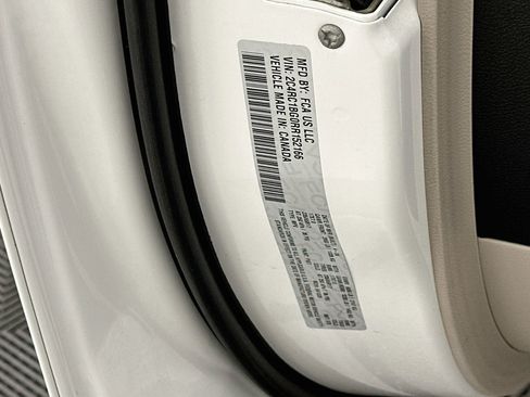Used 2024 Chrysler Pacifica Touring-L FWD image 12