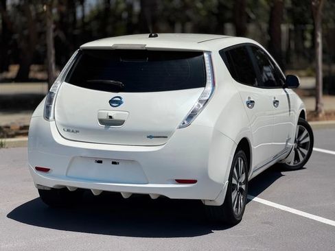 Used 2015 Nissan Leaf SV FWD image 7