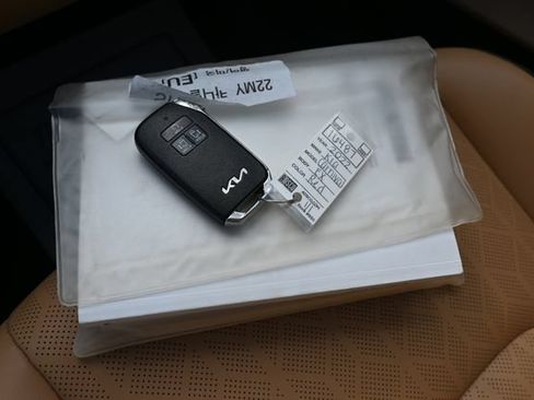 Used 2022 Kia Carnival EX FWD image 49